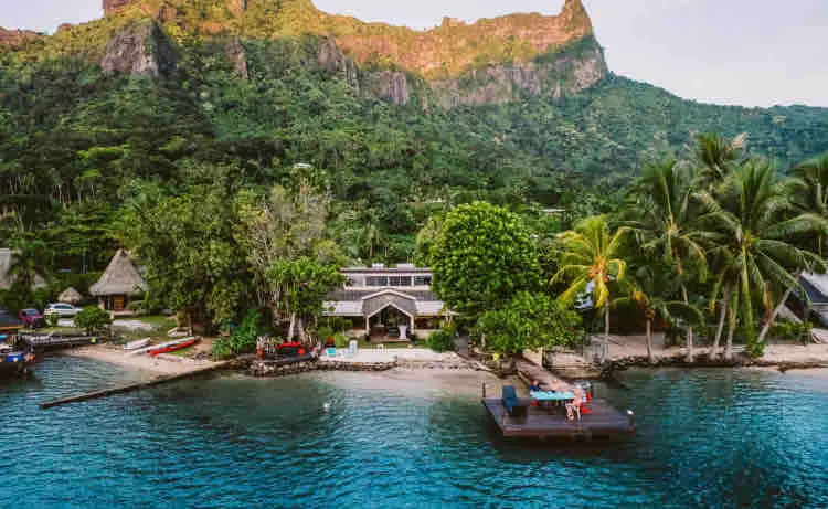 Our deluxe Cook's Bay Villa - Image 1
