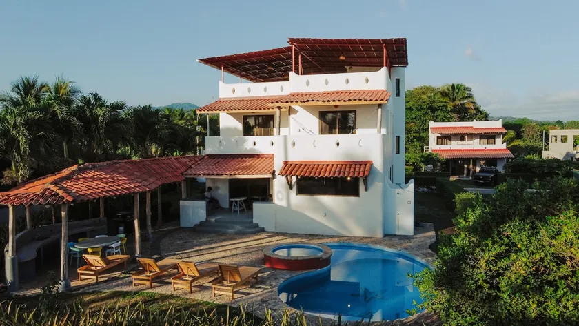 Beach Front Luxury Villa Next To Nesting Turtles - Image 1