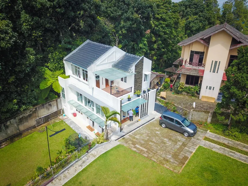 Mandalagiri Puncak Villa - Image 1