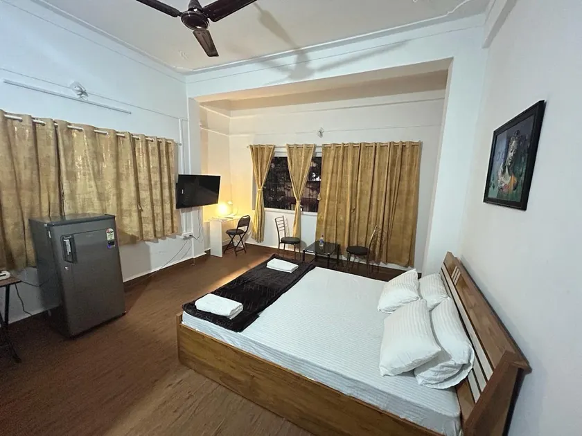 cute quiet studio opposite osho garden pune - Image 1
