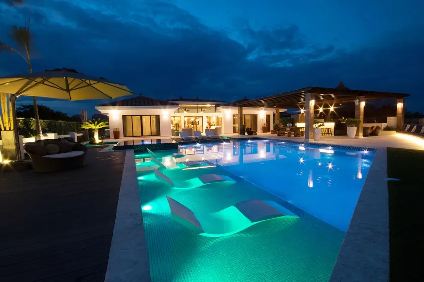 Luxurious Beach House - Private Pool Golf & Marina - Image 1