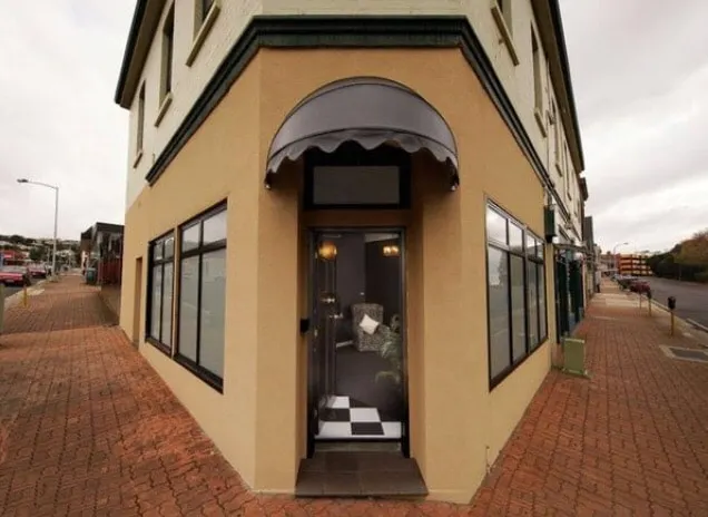 Fabulous modern 2 bedroom apartment - Image 1