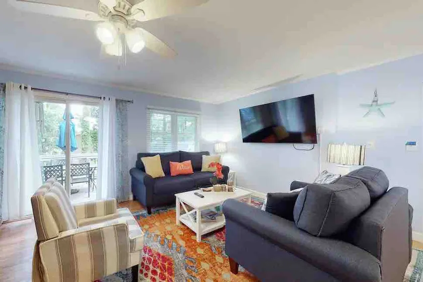 Beach Retreat is a 3 bedrooms2 baths beach house. - Image 1