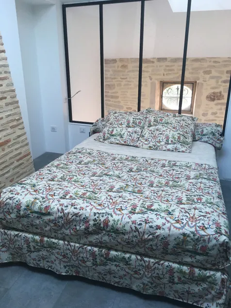Atypical mini loft in an 18th century house - Image 1