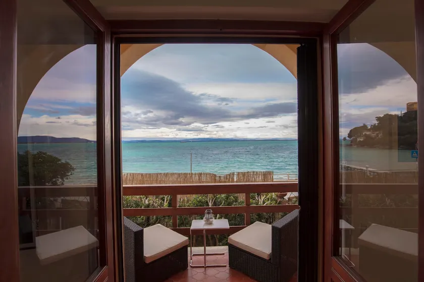 Beachfront cottage incredible view dogs welcome - Image 1