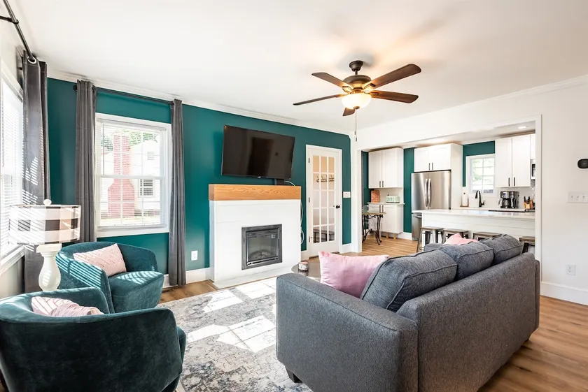 3 Bd/2 Bth Historic Cape Cod | 5 Min Sports Center - Image 1