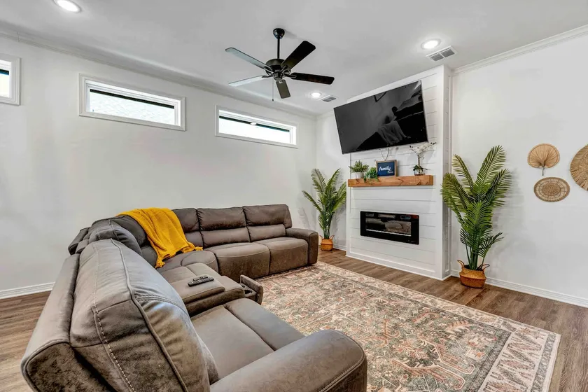 Stay Tyler @ Parade of Homes(king &queen beds) - Image 1