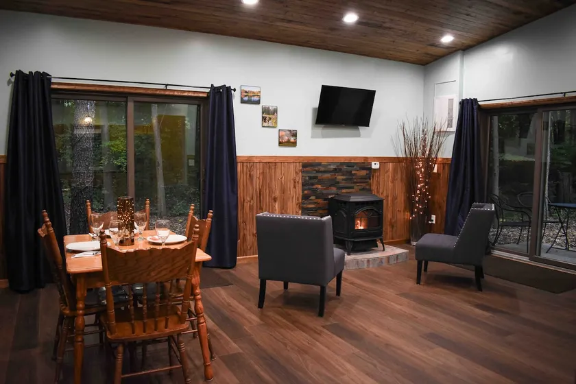 Beautiful private wooded escape! - Image 1