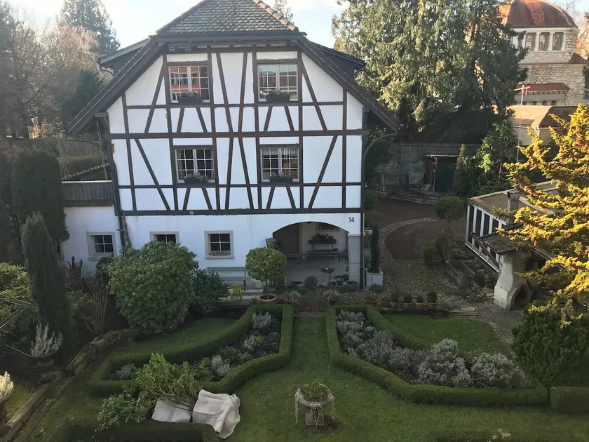 2 bedroom garden apartment 5 min from city and train station - Image 1