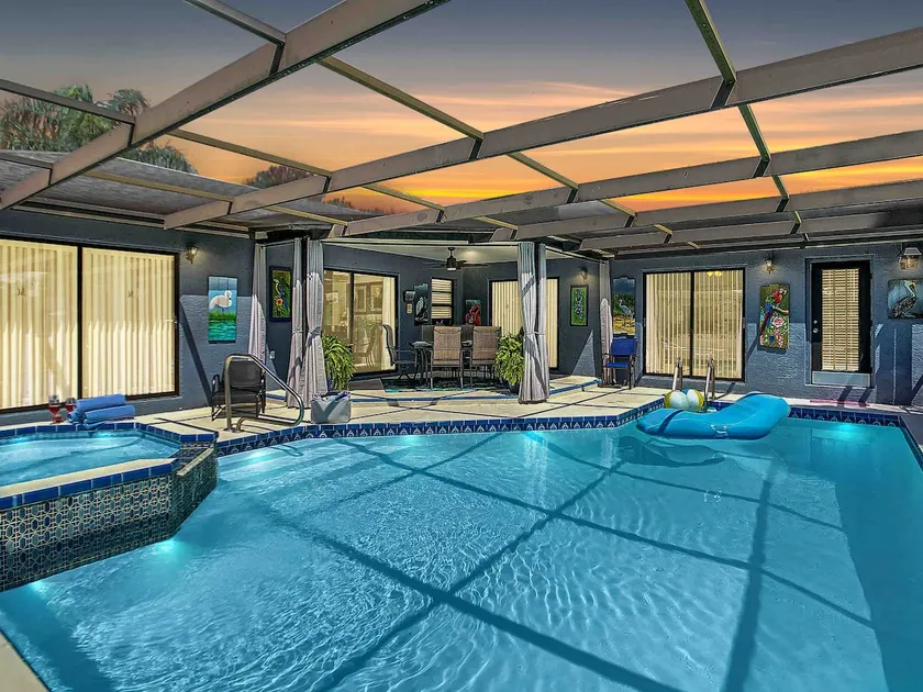 Large Lakefront property with large Heated pool. - Image 1