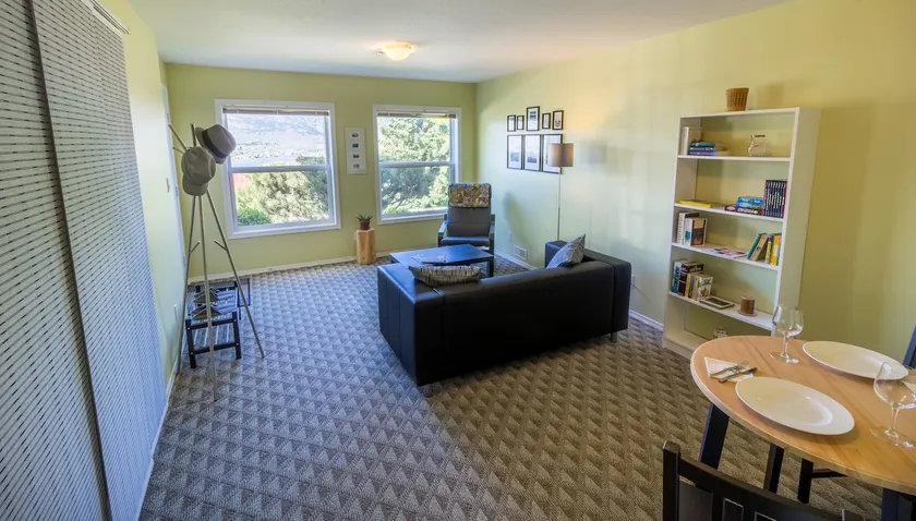 Vineyards & Lakeviews - Private Hillside Suite - Image 1