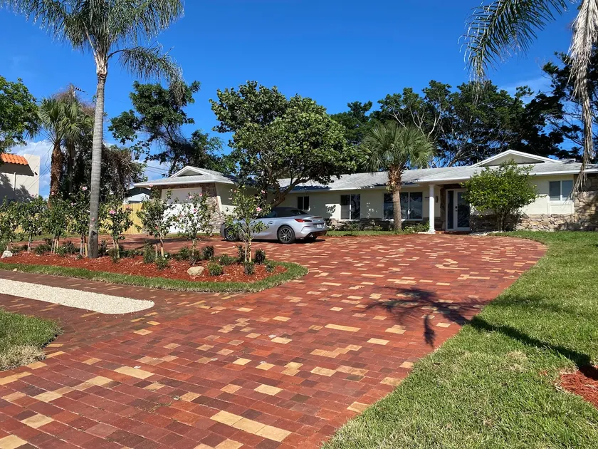Cheerful home w/pool & 5-min walk to beach - Image 1