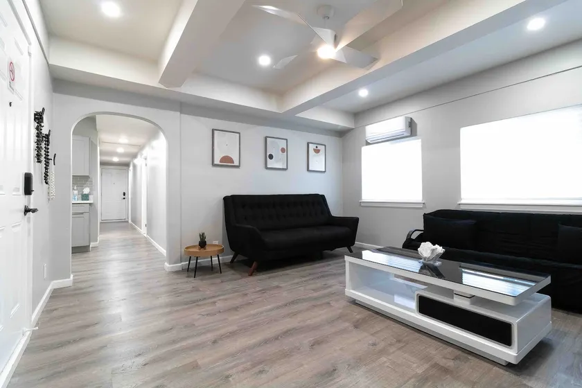 Beautiful and Spacious Seaside Home - Image 1