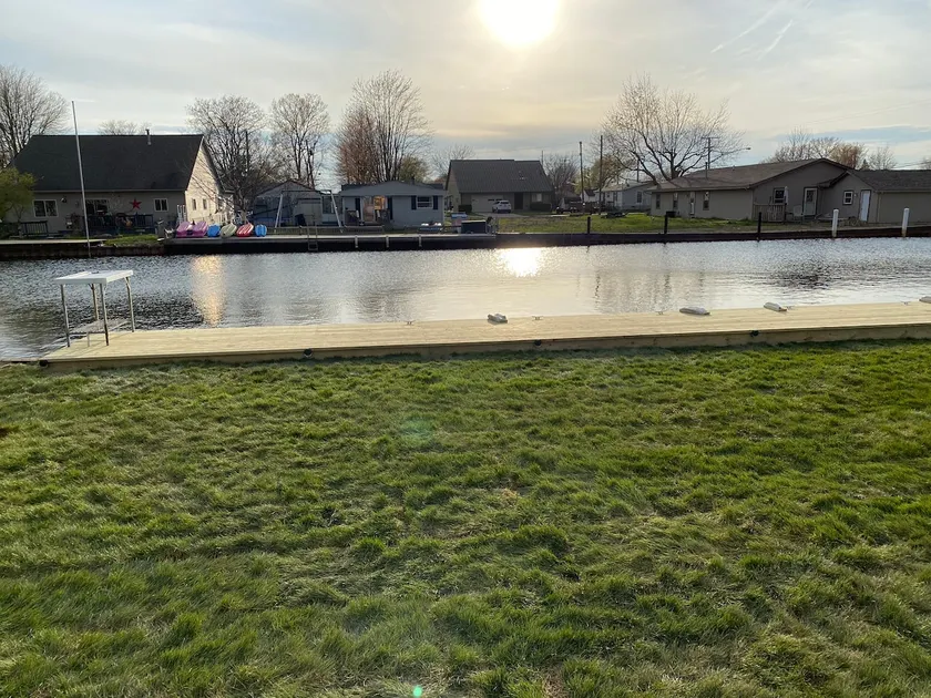 Charlie’s On the canal, summertime charm - Image 1