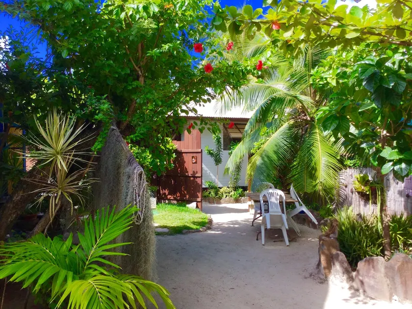 Polynesian bungalow private garden Temae Beach - Image 1