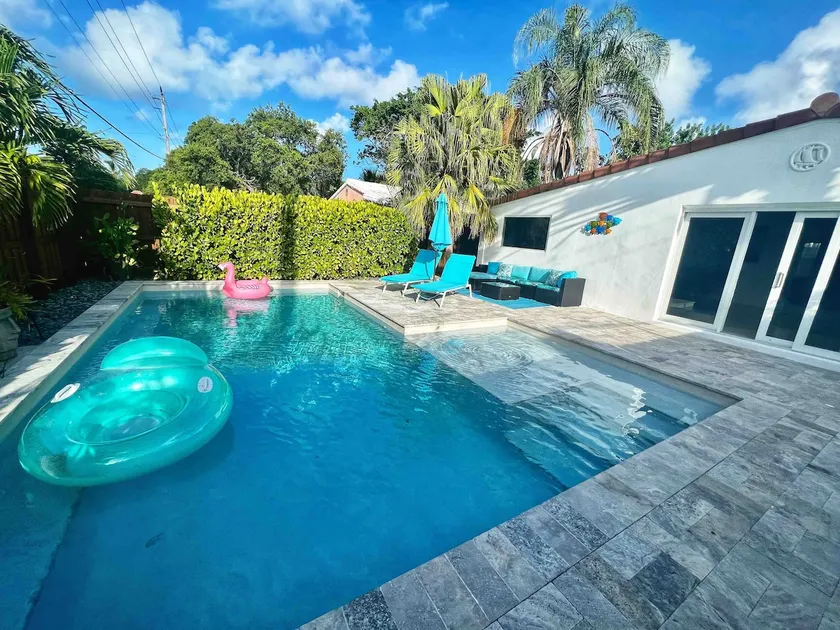 Stylish & Bright ~ 5★ Location, Pool, Hot Tub, Pkg - Image 1