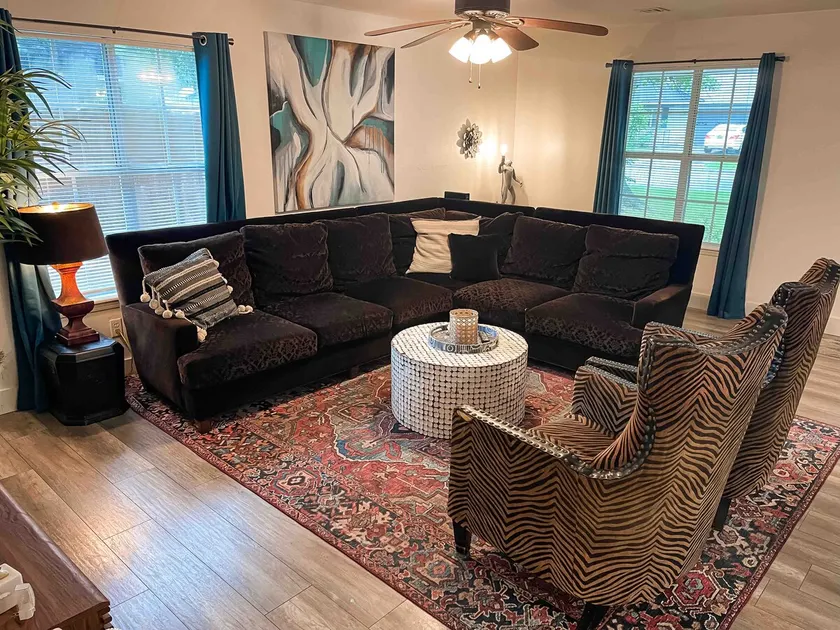 Aviation House | Sleeps 6 |Steps from Osage Park - Image 1