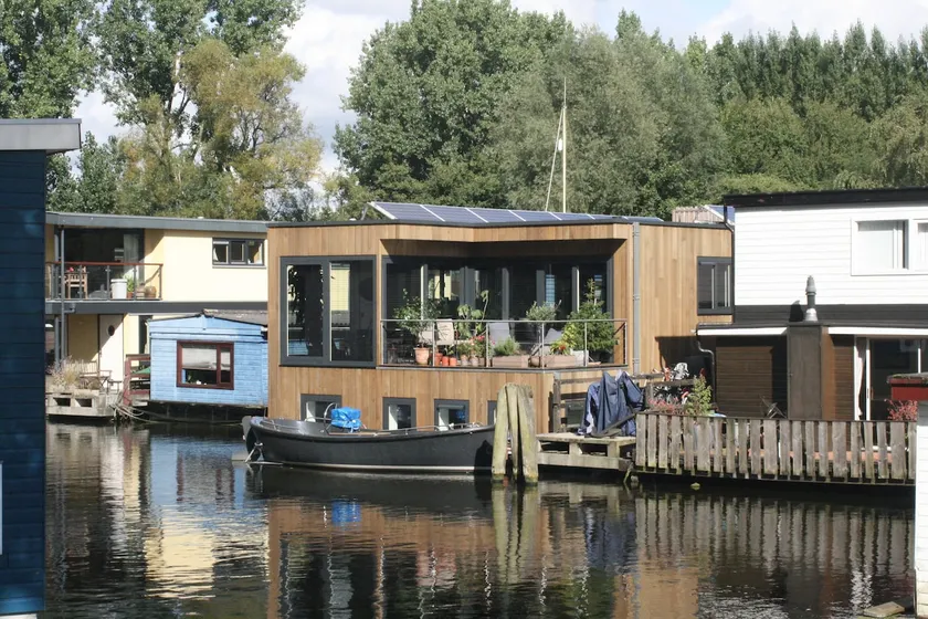 WOONARK NOVA stay on water + free bicycles - Image 1