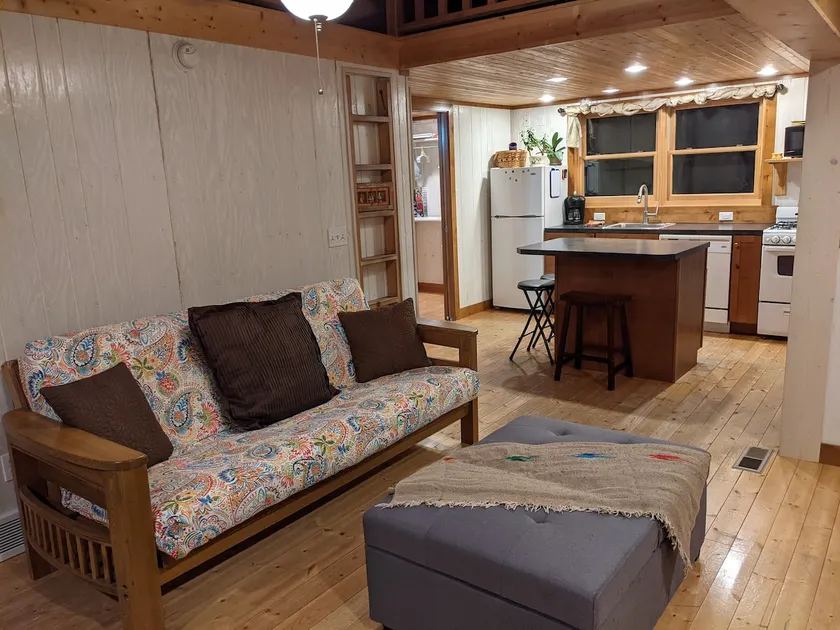 Arnolds Park Cabin with kayaks, bikes, and golf cart - Image 1