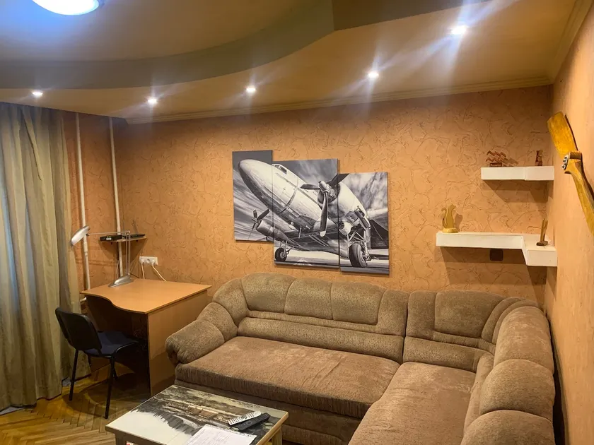 Cozy two-room apartment in Kyiv, old Podol - Image 1