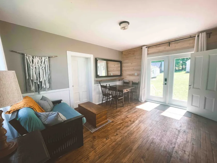 Farm Stay - 1 bedroom suite on rural farm property - Image 1