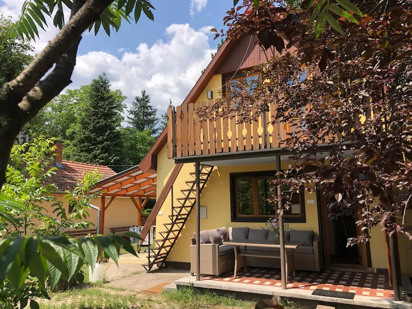Forestside Holiday Home near Swimming Lake - Image 1