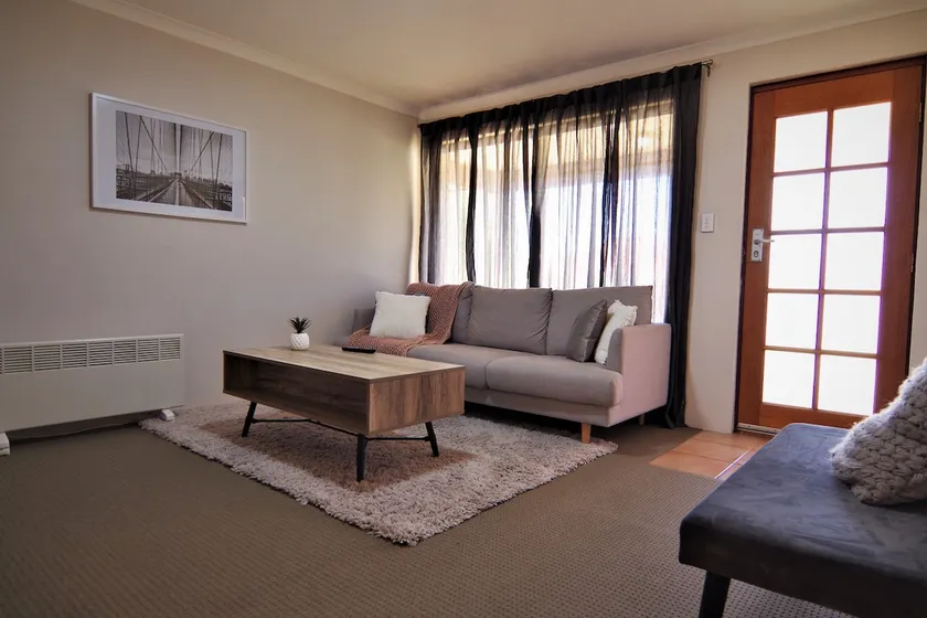 Quiet and private house. Walk to train & shops 2 - Image 1