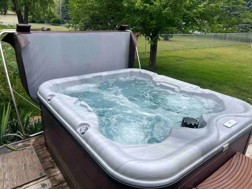 Ultimate 4-Bedroom Getaway w/ Hot Tub & Pool Table - Image 1