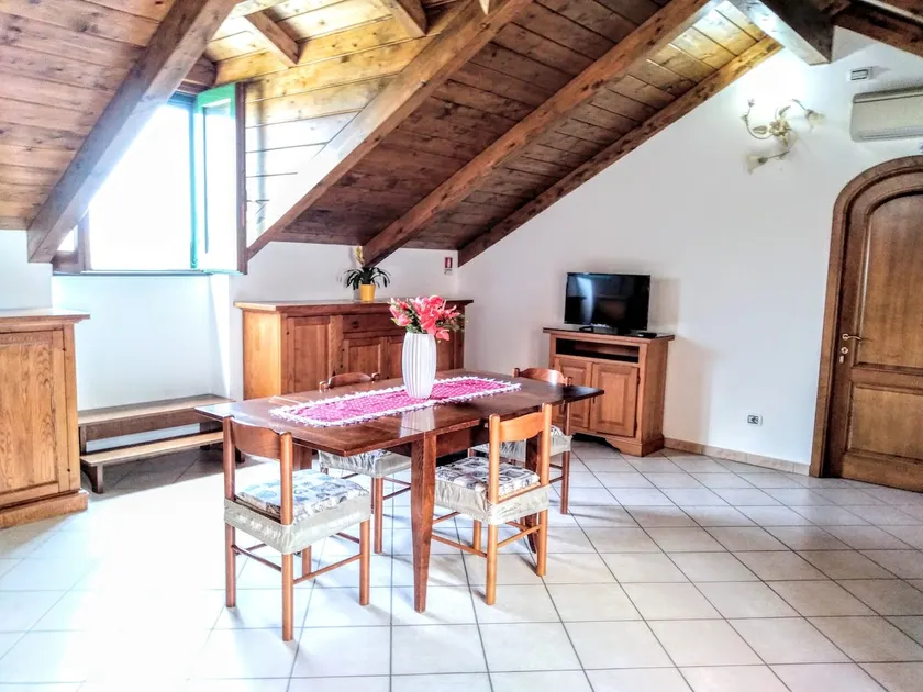 La Mansarda Apartment 800 meters from Ravello - Image 1
