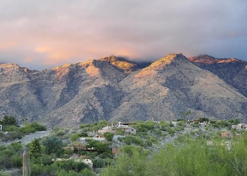 Spacious home w breathtaking views - Image 1