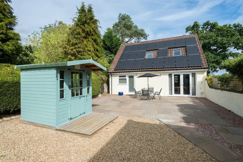 Comfortable holiday cottage with country views. - Image 1
