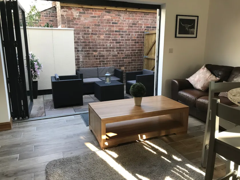 No 4 Elizabeth Street - Image 1