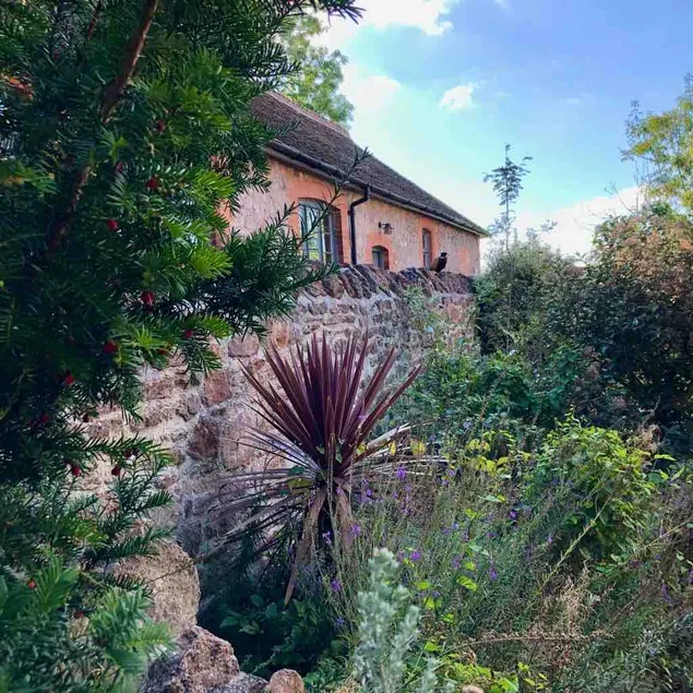 Easel Cottage near Wells: an art-filled hideaway adjacent to Andelli Art gallery - Image 1