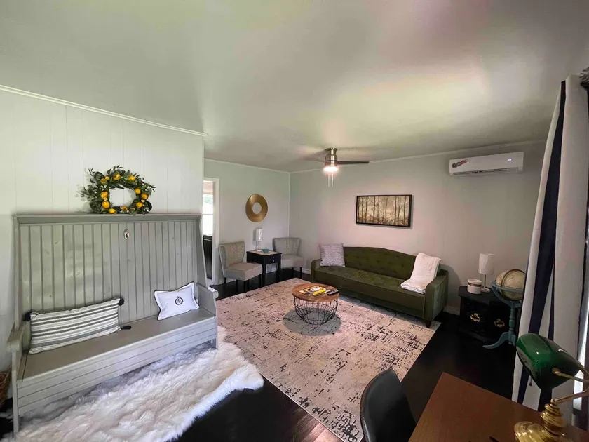 Caroline's Suite - Image 1