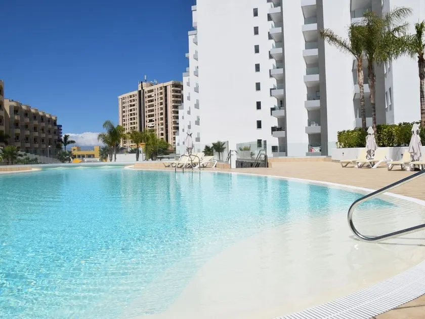 Modern design – 32 m² terrace – Beach – Heated pool - Image 1
