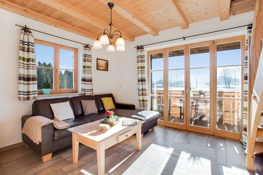 Vacation home with lake view - Image 1