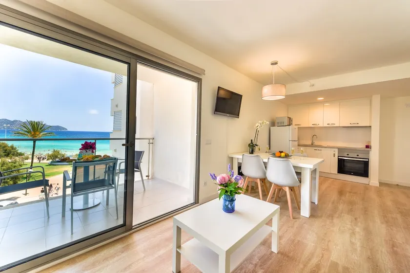 Cala Millor - schöne FeWo, Strandlage/Meerblick, 2 Schlafzimmer ,WIFI, - Image 1