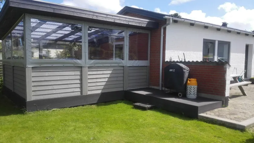 1-bedroom apartment with covered terrace - Image 1