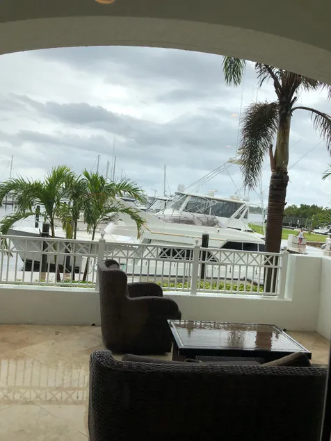 Luxurious Apartment close to the Beach & Downtown - Image 1