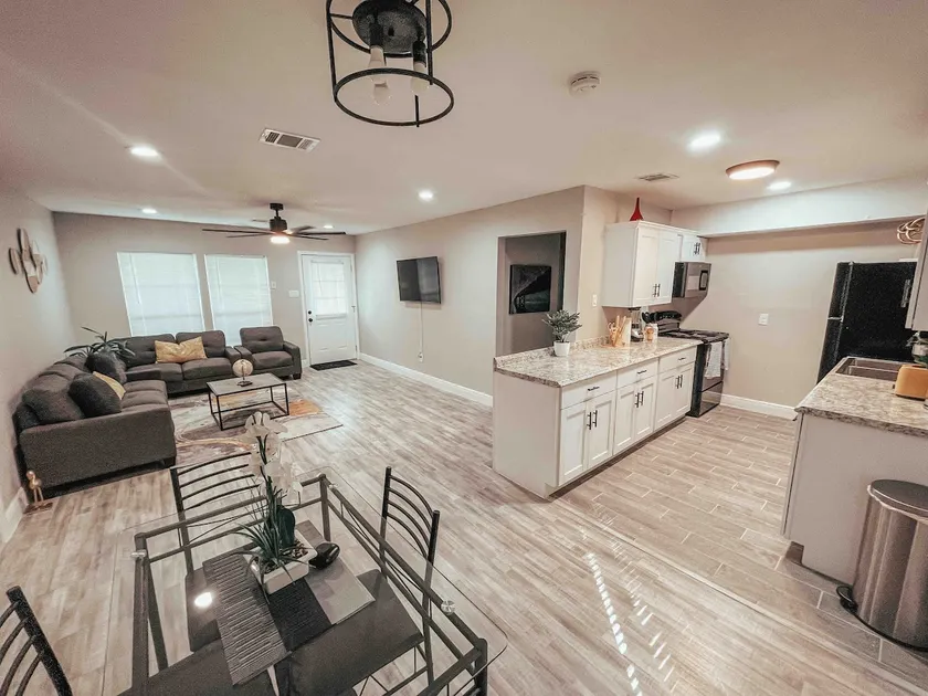 NRG World Cup HQ|5mins away|modern home|no stairs - Image 1