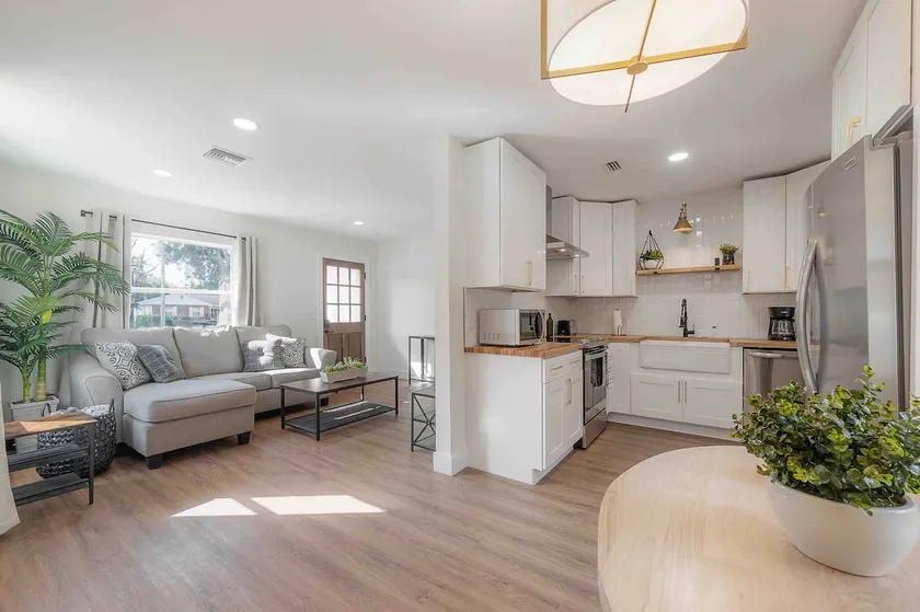 Renovated 2BD, 10 Min to Beach, 4 Min to DTWN! - Image 1