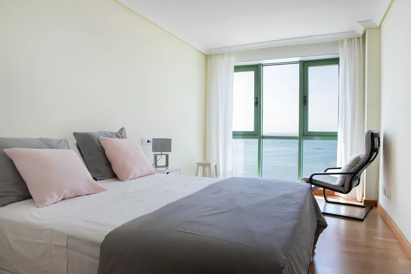 Beachfront penthouse with spectacular seaviews - Image 1
