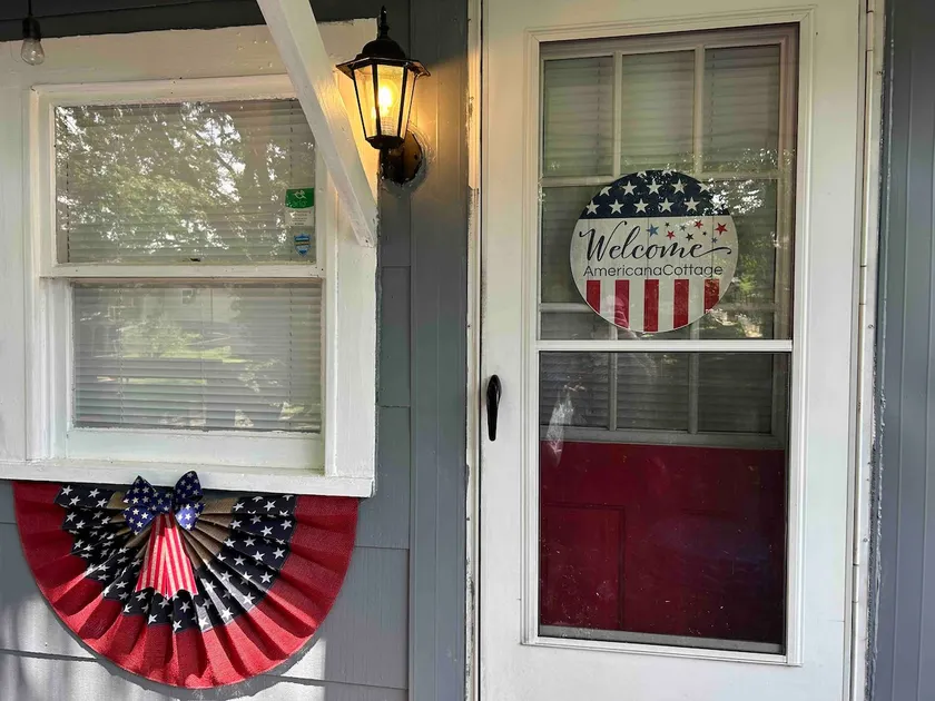 Americana Cottage at Luna Park Historic District - Image 1