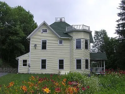 Cozy Farmhouse, 5 bdrms-2 bath, with use of pool - Image 1