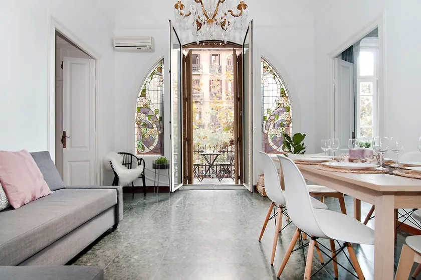 Discover YOUR place NEAR Ramblas Paseo de Gracia - Image 1