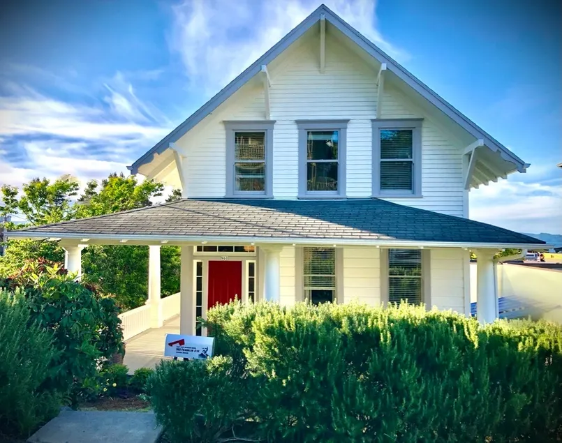Capt Johnson House; history with river views - Image 1
