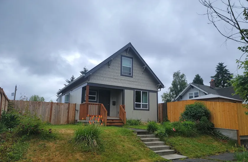 Close to everything in Tacoma! - Image 1