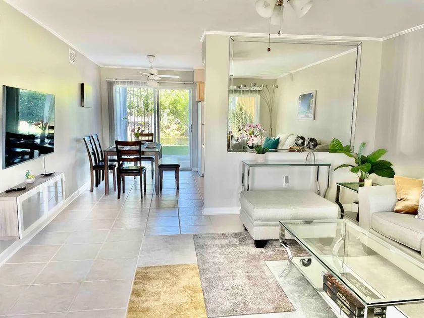 Lovely 2 bedroom, 2 bath condo near water - Image 1
