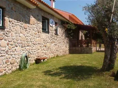 Beautiful cottage with pool - Image 1