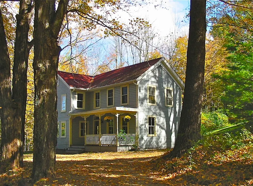 Charming and Secluded 1840 Farmhouse - Image 1